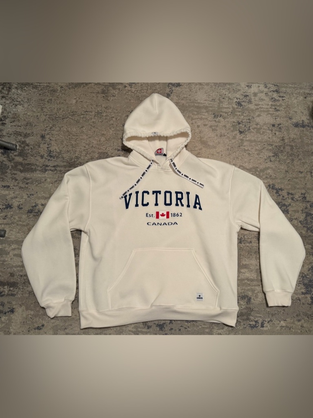 Victoria Canada Hoodie 2XL Cream Pullover Sweatshirt Graphic Logo Cozy Fleece
